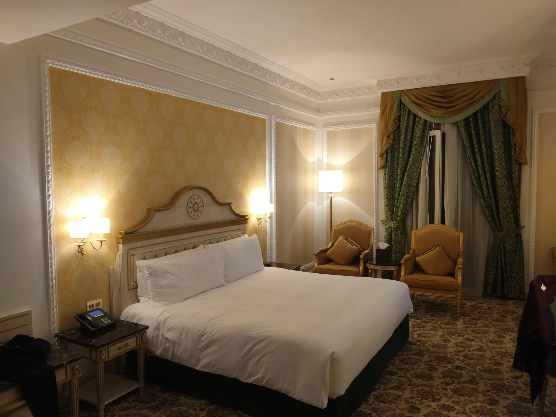 Luxury King Suite at VelorianvelvetHouse